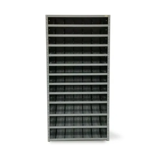 grijze vakkenkast met zwarte tussenschotjes