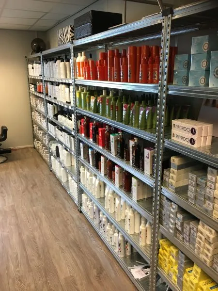 Legbordstelling magazijnstellingen.nl staande producten Xafi Kappers Appingedam