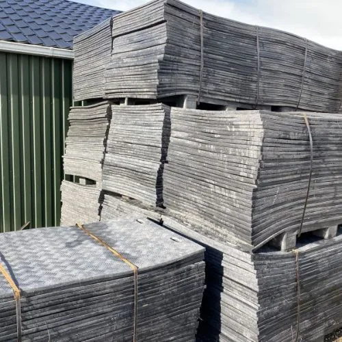 stapels van kunststof rijplaten