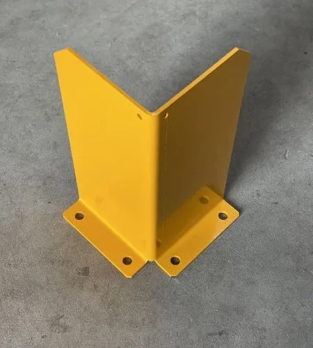 aanrijdbeveiliging geel op betonnen vloer