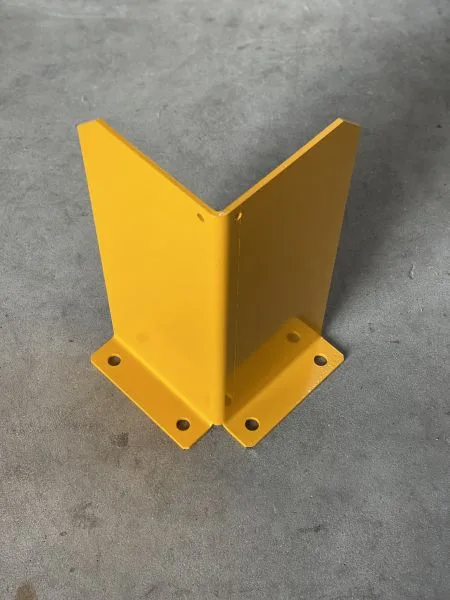 aanrijdbeveiliging geel op betonnen vloer