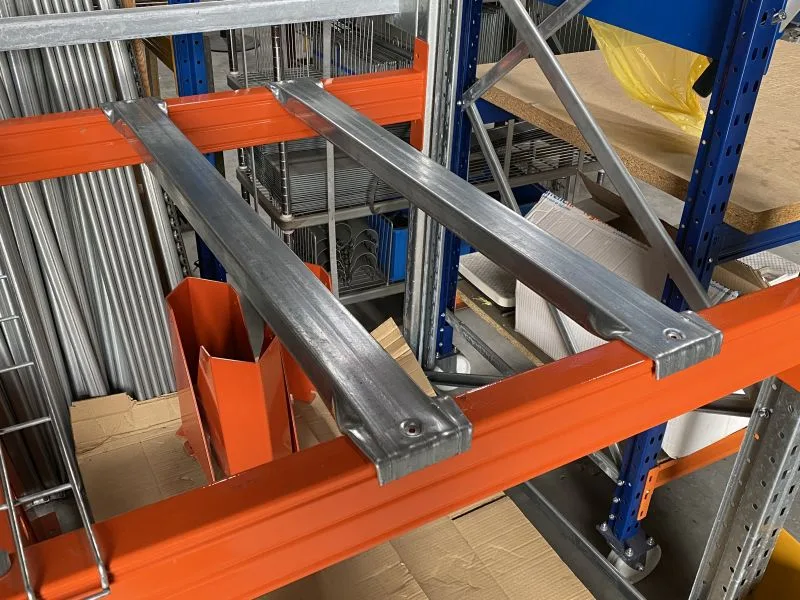 Diepteliggers geplaatst op oranje liggers