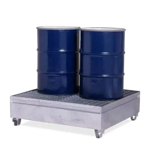 stalen lekbak 440 liter met 2 blauwe vaten er bovenop