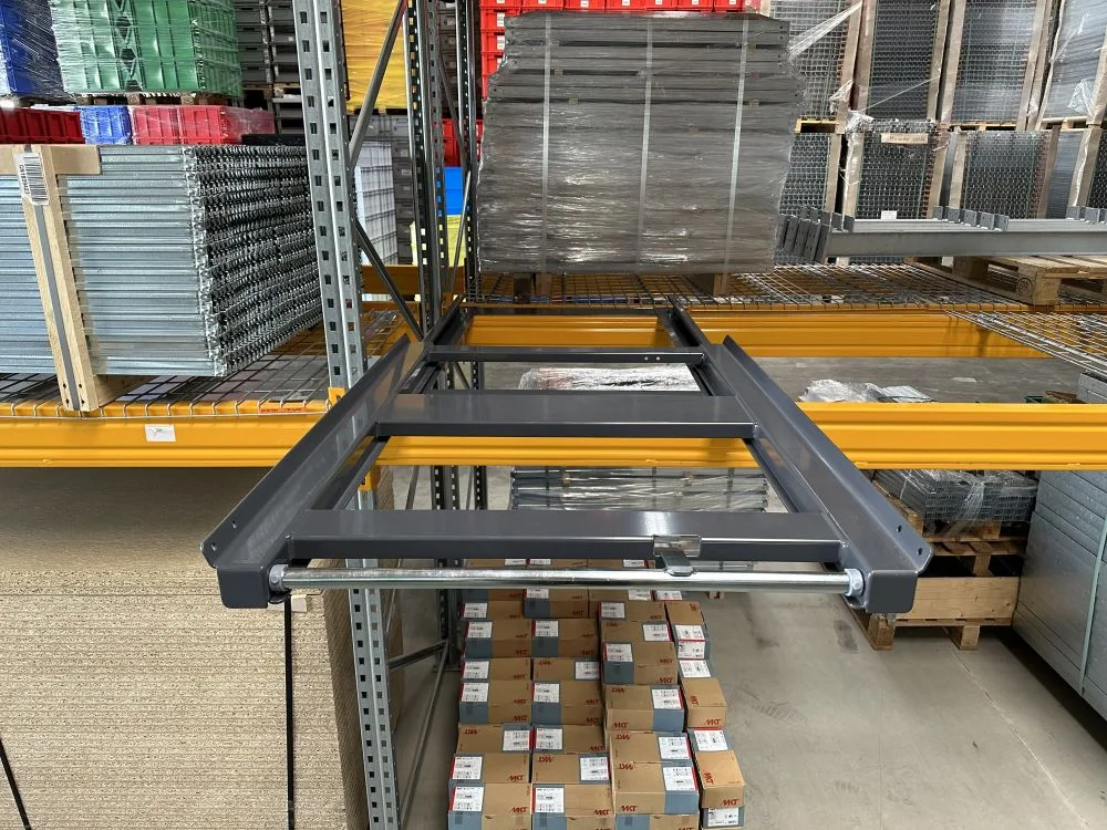 uitgetrokken lege palletlade