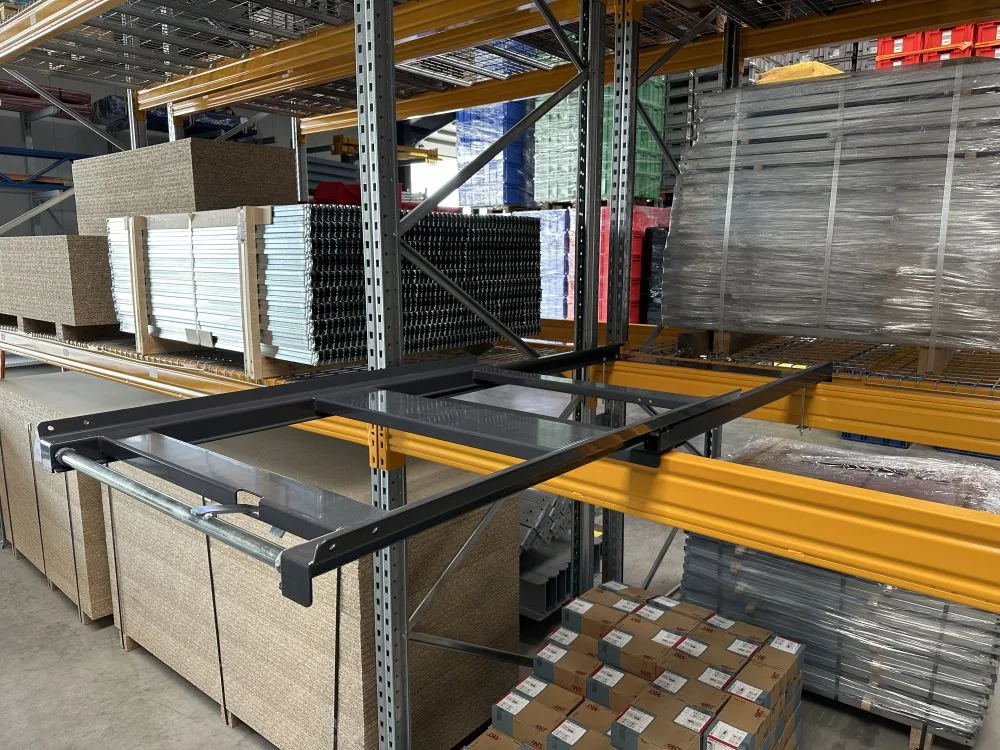 uitgetrokken lege palletlade zijaanzicht