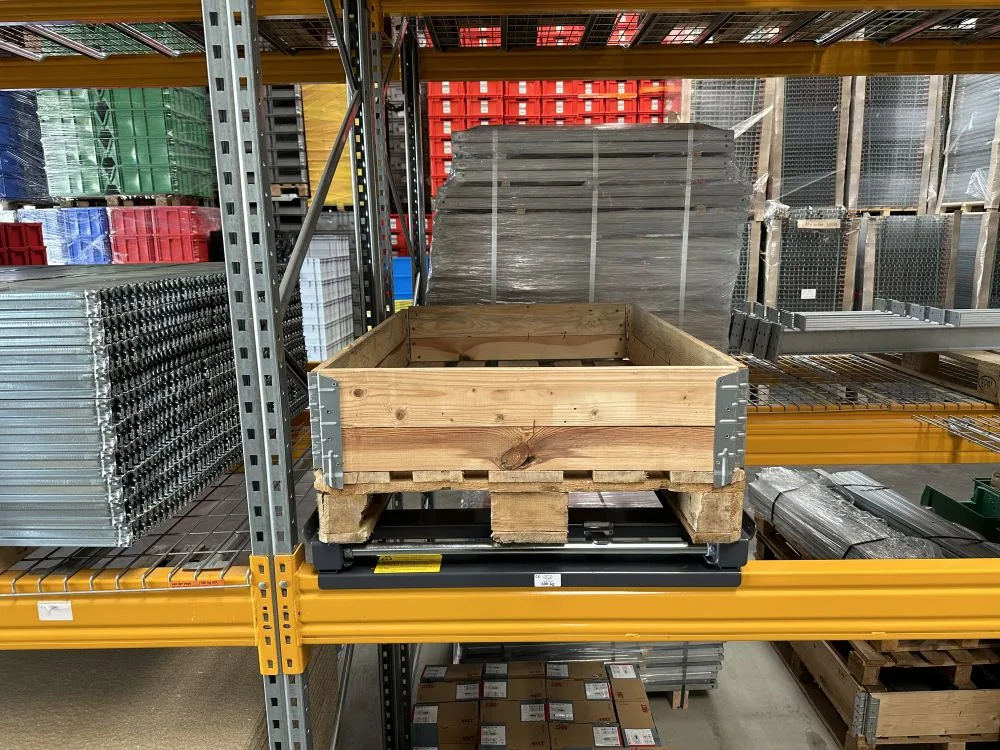 palletbox op palletlade vooraanzicht