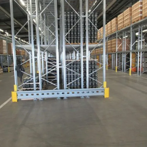 superbuild palletstelling zijaanzicht met aanrijdbeveiliging