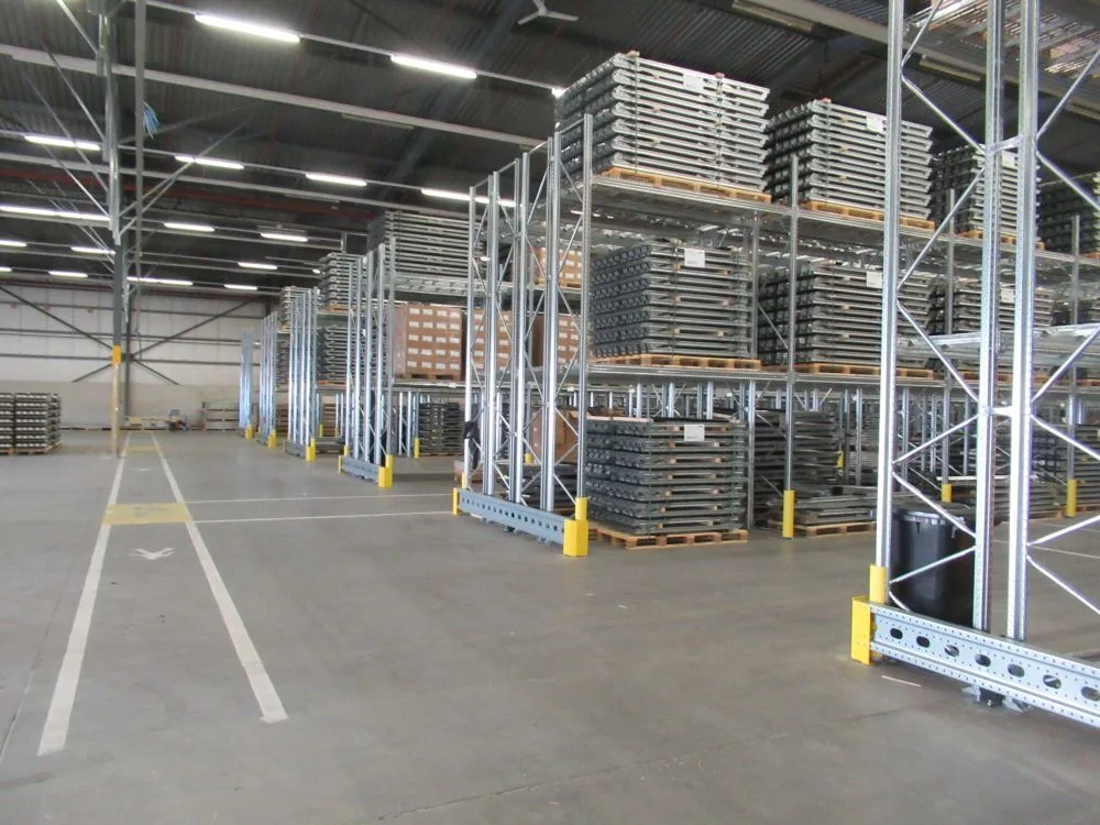zes rijen aan palletstellingen superbuild
