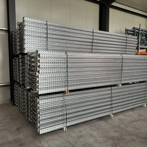 superbuild palletstelling gedemonteerd en netjes opgestapeld in een opslag