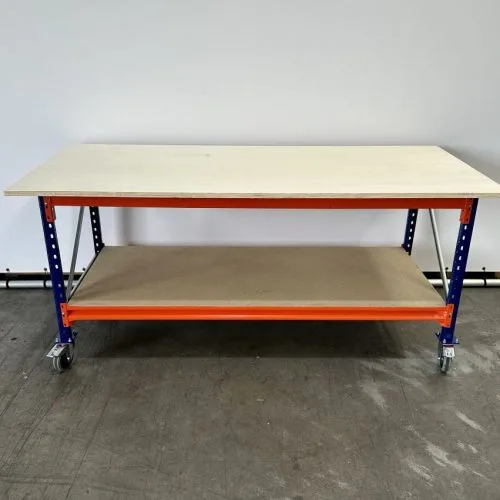 werkbank/ inpaktafel 215x100x95cm inclusief 4 zwenkwielen