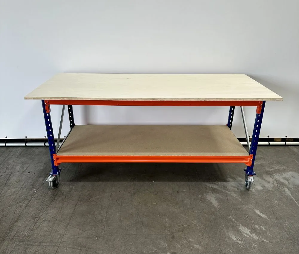 werkbank/ inpaktafel 215x100x95cm inclusief 4 zwenkwielen