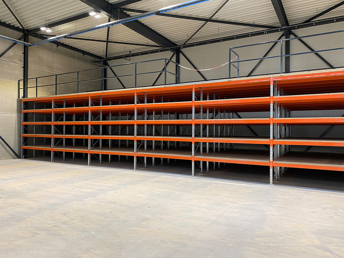 palletstelling langgoed voor lange houten planken en palen