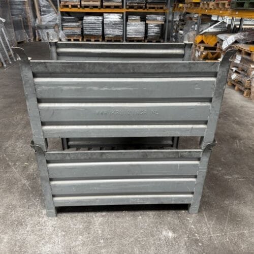 2x Stapelbak grijs met vaste constructie 120x80x67, gebruikt