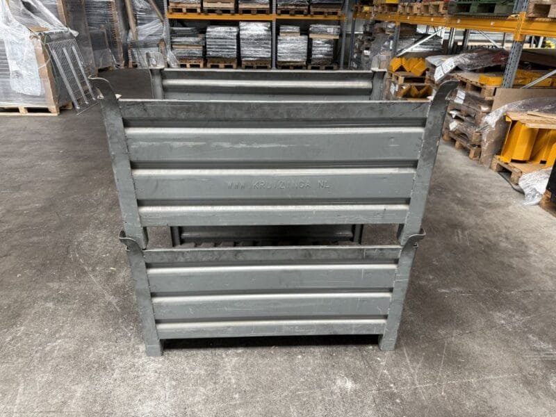 2x Stapelbak grijs met vaste constructie 120x80x67, gebruikt