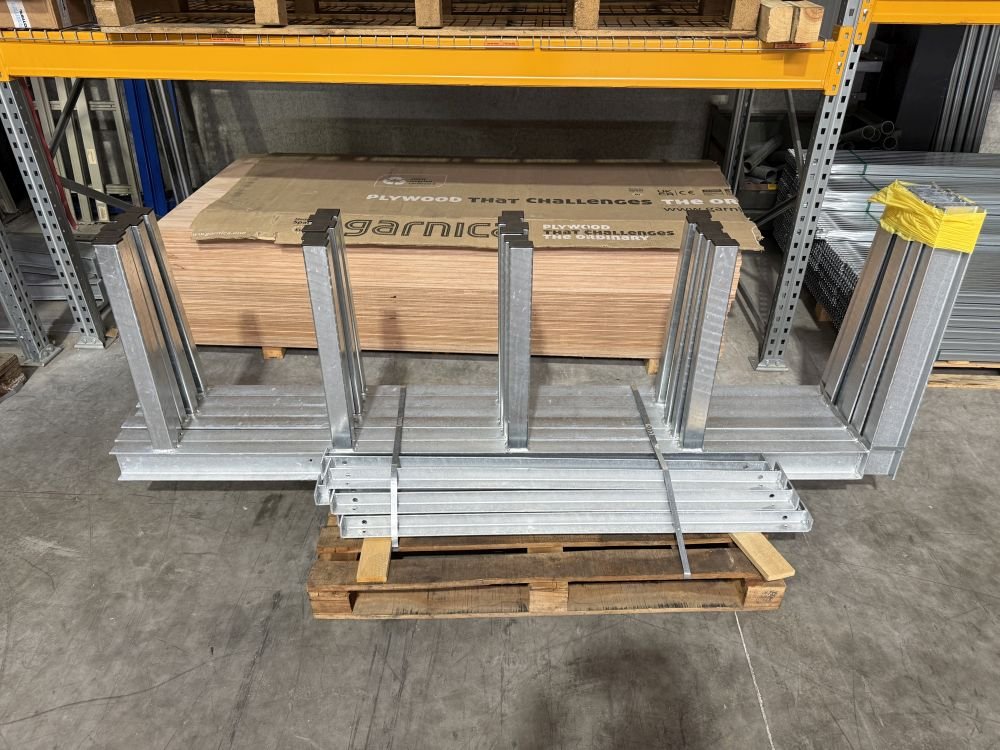 Enkelzijdige draagarmstelling 225 cm hoog IPE 100 - armen 60 cm - lengte 625 cm - verzinkt